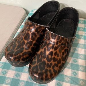 Dansko Clog copper leopard print 38